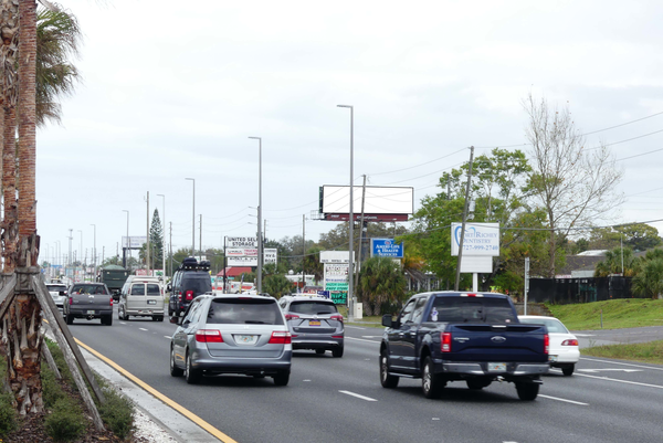 US 19 ES 0.8mi S/O SR 52 F/S - 2