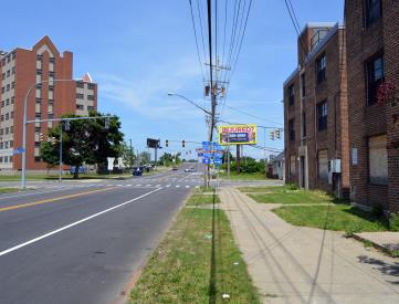 441 LOUISIANA ST NEAR PERRY ST F/S
