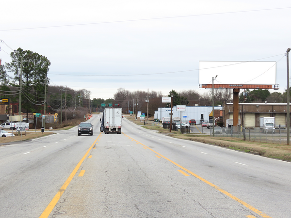 Clark Howell Hwy ES 538ft S/O I-285 F/S - 1