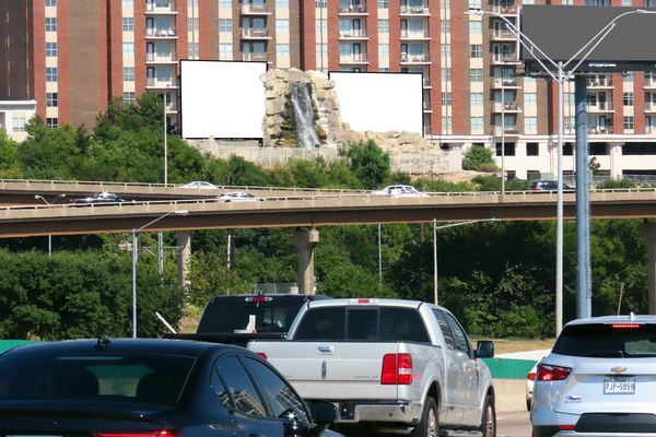 Stemmons Fwy (I-35E) ES 300ft N/O Alamo St F/N - 1