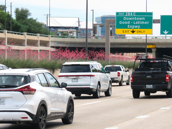 Central Expwy (SH 75) ES 10ft S/O Hall St F/N - 1