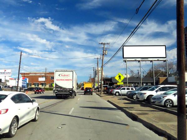 Oak Lawn Av SS 200ft E/O Routh St F/W - 1