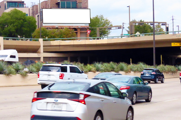 Central Expwy (SH 75) WS 10ft S/O Hall St F/S - 1