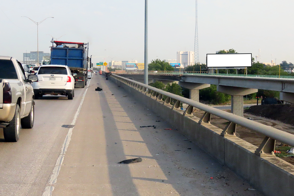 I-45 ES 100ft N/O Grand Av F/S - 2