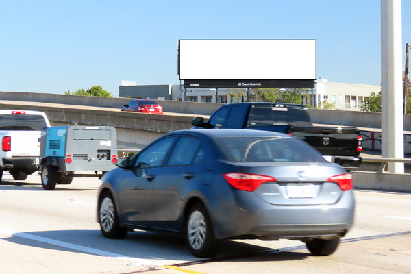 Central Expwy (SH 75) ES 10ft N/O Ross Av F/S - 1