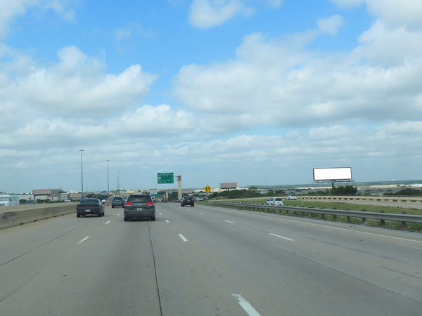 Tom Landry Hwy (I-30) NS 0.3mi W/O Westmoreland F/E - 2