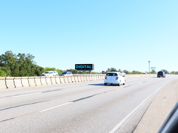Thornton Fwy (I-30) NS 200ft W/O Ferguson Rd F/W - 1