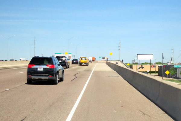 Carpenter Fwy NS 0.1mi W/O Regal Row F/E - 2