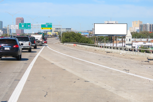 Central Expwy (SH 75) ES 200ft N/O Walnut Hill Ln F/S - 2
