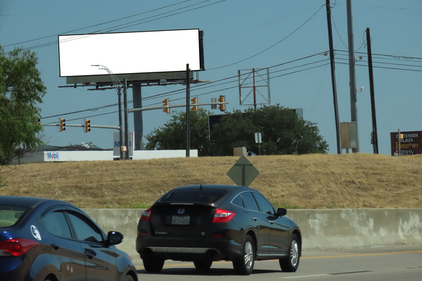 Tom Landry Hwy (I-30) NS 200ft E/O Oakland Blvd F/W - 1