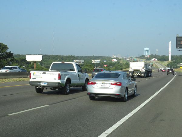 Tom Landry Hwy (I-30) SS 1.9mi E/O Oakland Blvd F/E - 1