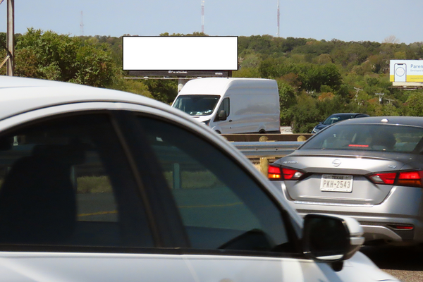 Tom Landry Hwy (I-30) SS 2mi E/O Oakland Blvd F/E - 1