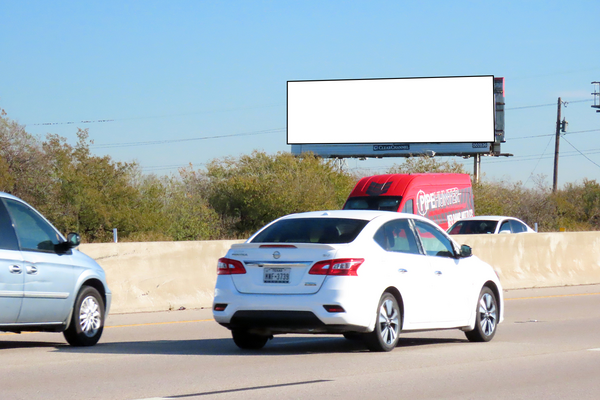 Tom Landry Hwy (I-30) NS 0.3mi W/O Beach St F/W - 1