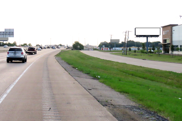 Tom Landry Hwy  (I-30) SS 0.2mi W/O MacArthur Blvd F/W - 2