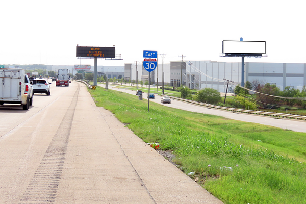 Tom Landry Hwy  (I-30) SS 0.3mi E/O MacArthur Blvd F/W - 2