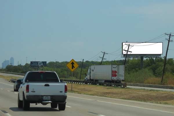 Tom Landry Hwy  (I-30) SS 1mi E/O MacArthur Blvd F/W - 2