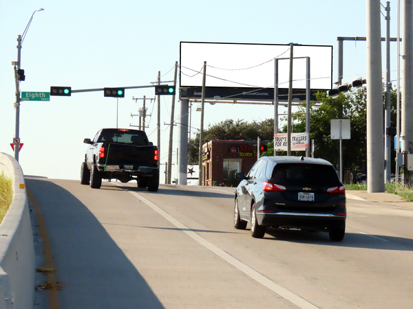 Thornton Fwy (I-35E) Service Rd WS 200ft S/O 8th St F/N - 2