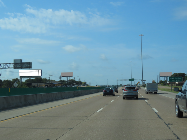 Thornton Fwy (I-35E) ES 0.3mi N/O Camp Wisdom Rd F/N - 1