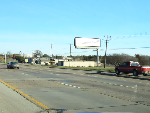Thornton Fwy (I-35E) ES 0.3mi N/O Camp Wisdom Rd F/S - 2