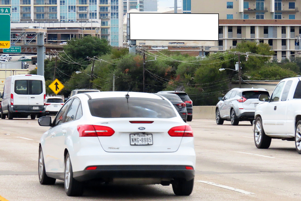 Stemmons Fwy (I-35E) WS 0.13mi S/O Oak Lawn F/N - 2
