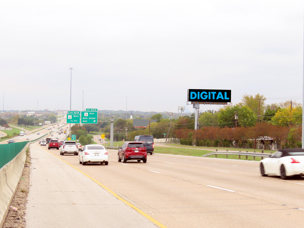 Thornton Fwy (I-35E) ES 0.5mi S/O Loop 12 F/S - 2