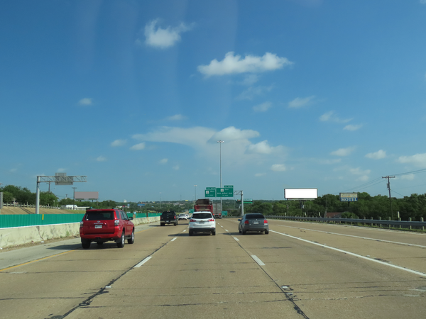 Thornton Fwy (I-35E) ES 0.6mi S/O Loop 12 F/S - 2