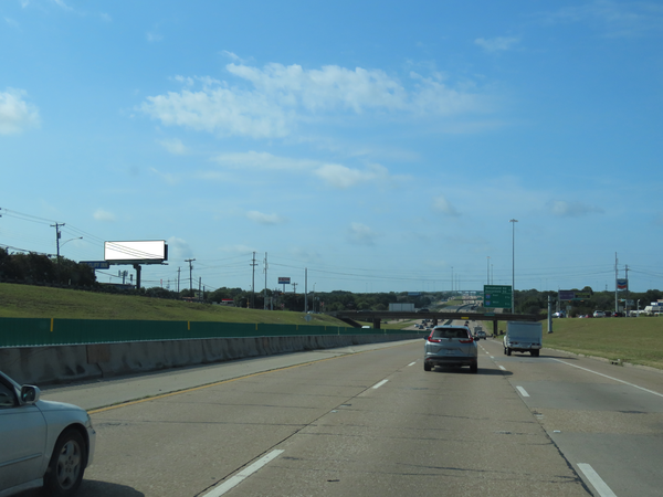 Thornton Fwy (I-35E) ES 250ft N/O Camp Wisdom Rd F/N - 1