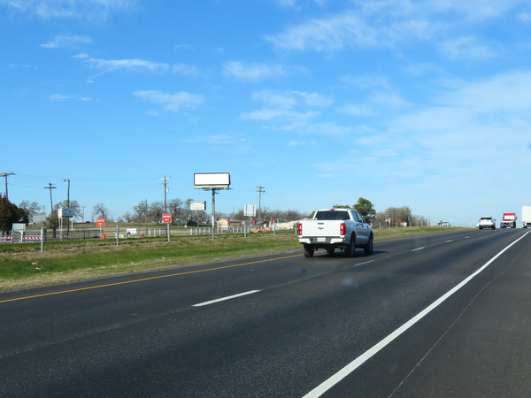 I-35W WS 1mi S/O Briar Oaks F/S - 1