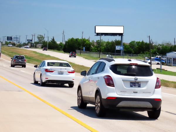 I-30 E SS 0.6mi E/O FM 551 F/W - 2
