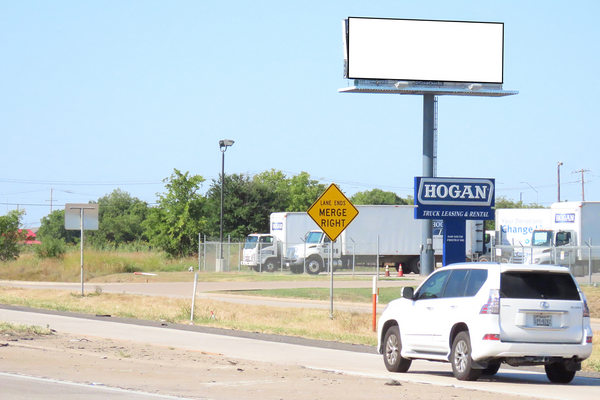 South Fwy (I-35W) WS 0.2mi N/O Risinger Rd F/N - 2