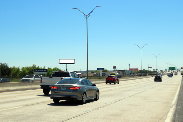 South Fwy (I-35W) ES 0.4mi N/O Risinger Rd F/N - 1