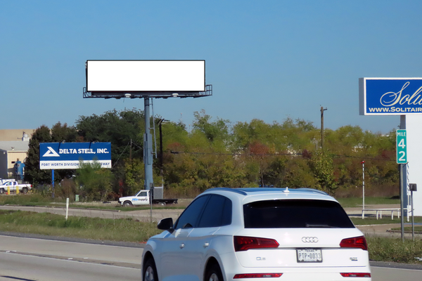 South Fwy (I-35W) ES 0.4mi N/O Risinger Rd F/S - 1