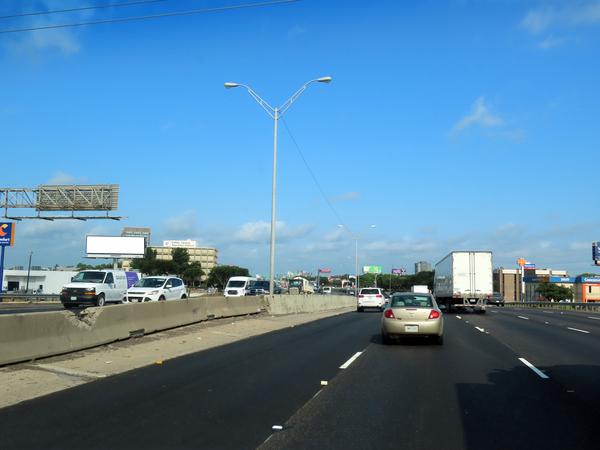 Stemmons Fwy (I-35E) WS 450ft N/O Inwood F/S - 1