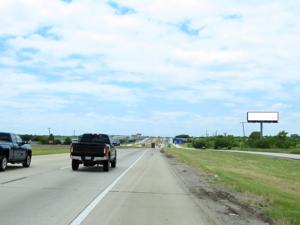 I-30 E NS 0.5mi W/O FM 551 F/E - 2