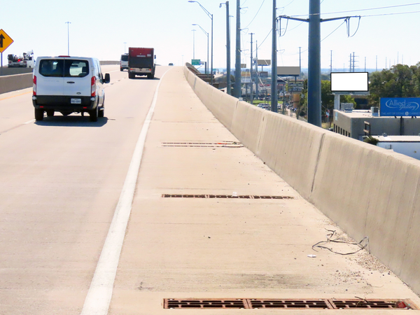 TEXpress @ Stemmons Fwy (I-35E) WS 0.3mi N/O Royal Ln F/N - 1