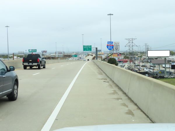 TEXpress @ Stemmons Fwy (I-35E) WS 0.1mi N/O Royal Ln F/N - 2