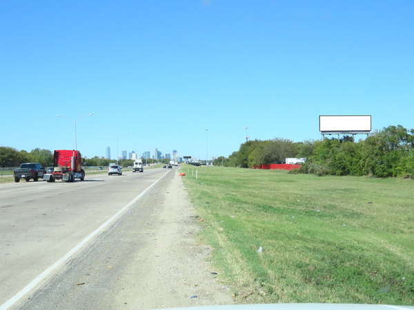I-45 ES 0.3mi N/O Linfield Rd F/S - 2