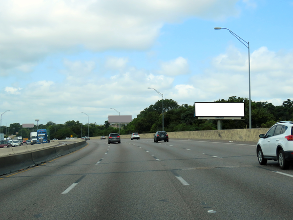 Tom Landry Hwy (I-30) NS 0.1mi W/O Sylvan Av F/E - 2