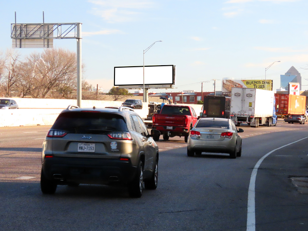 Tom Landry Hwy (I-30) NS 0.1mi W/O Sylvan Av F/W - 1