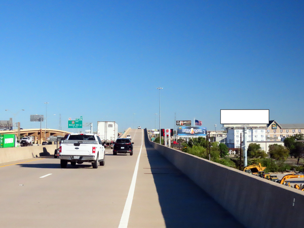 TEXpress @ Stemmons Fwy (I-35E) ES 0.1mi N/O Manana F/S - 2