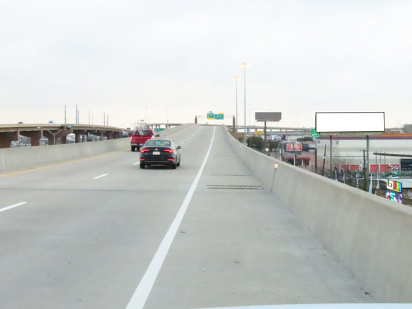 TEXpress @ Stemmons Fwy (I-35E) ES 0.1mi N/O Royal Ln F/S - 2
