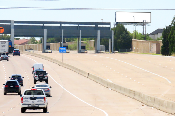 Hwy 190 SS 0.5mi W/O Coit Rd F/W - 2