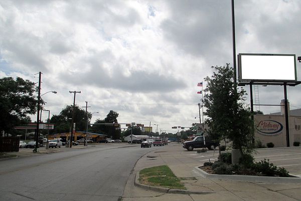 Clarendon Dr SS 140ft W/O Hampton Rd F/W - 2