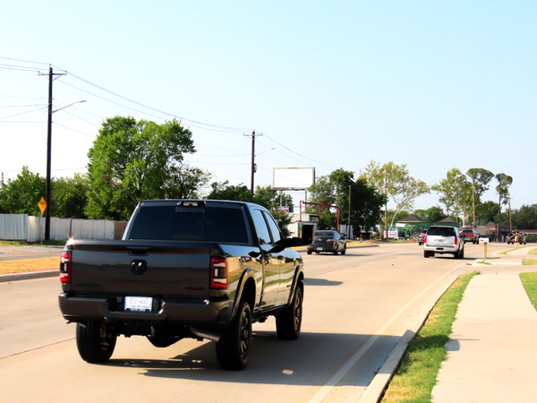 Fort Worth Dr ES 120ft N/O Mission F/N - 1