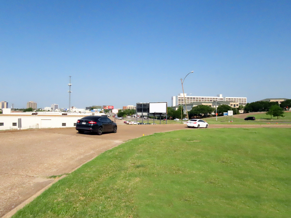 Hines Exit Ramp WS 10ft S/O Mockingbird Ln F/S - 2