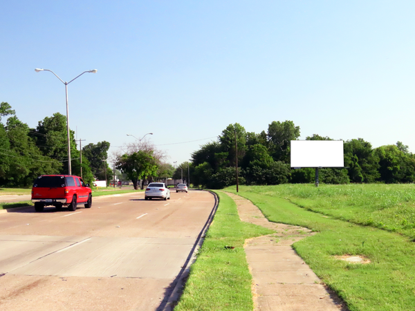 Kiest Blvd ES 350ft N/O Southerland St F/S - 2