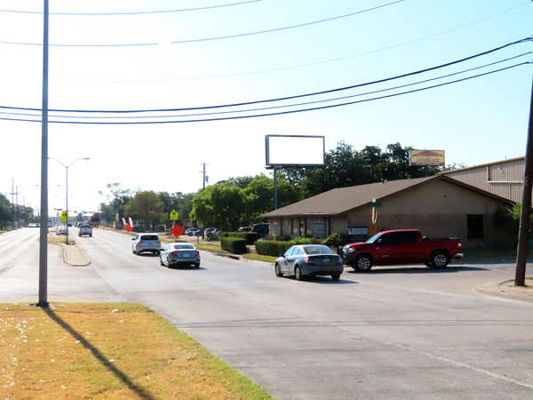 Royal Ln SS 160ft E/O Kline St F/W - 2