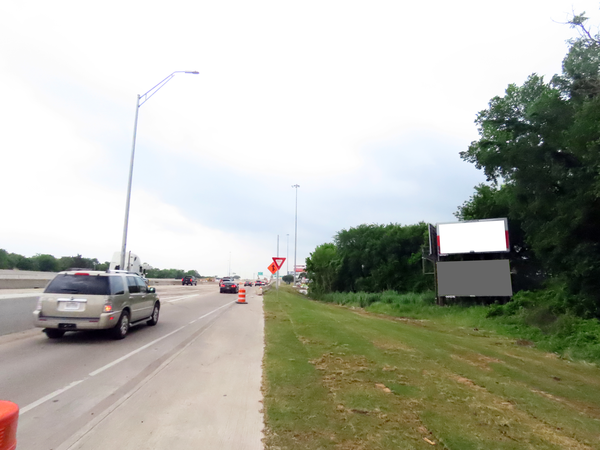 Thornton Fwy (I-35E) WS 650ft S/O Illinois Av F/N - 3