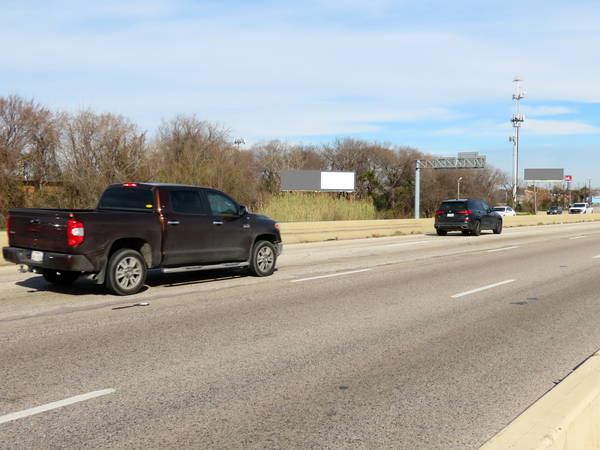 Thornton Fwy (I-35E) WS 650ft S/O Illinois Av F/S - 2