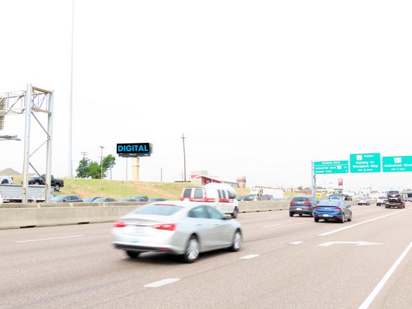 Airport Fwy SS 0.2mi E/O Main St F/E - 1
